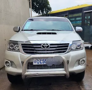 Photo - Toyota Hilux 3.0 D-4D 4x4 2014 Silver