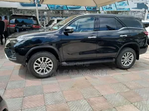 Photo - Toyota Fortuner 2024 Black