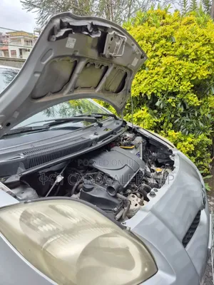 Toyota Yaris Base Hatchback 5dr 2010 Silver