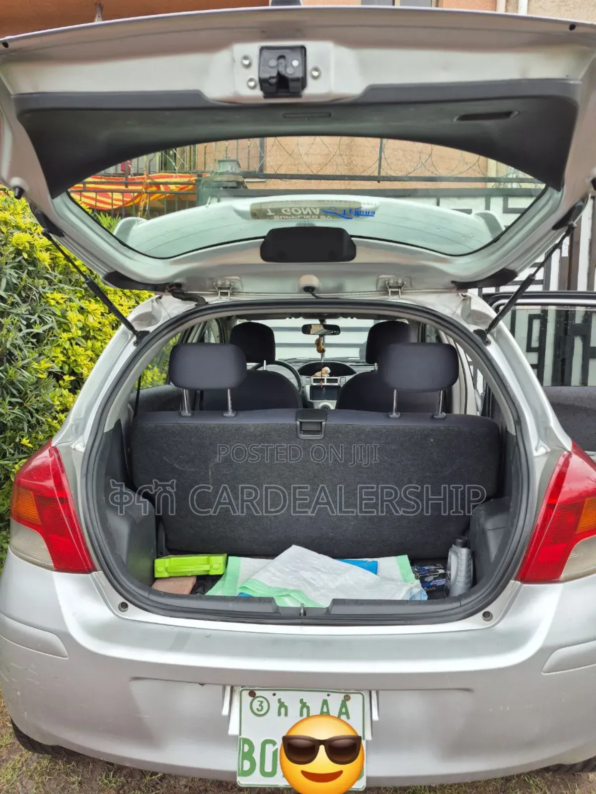 Toyota Yaris Base Hatchback 5dr 2010 Silver