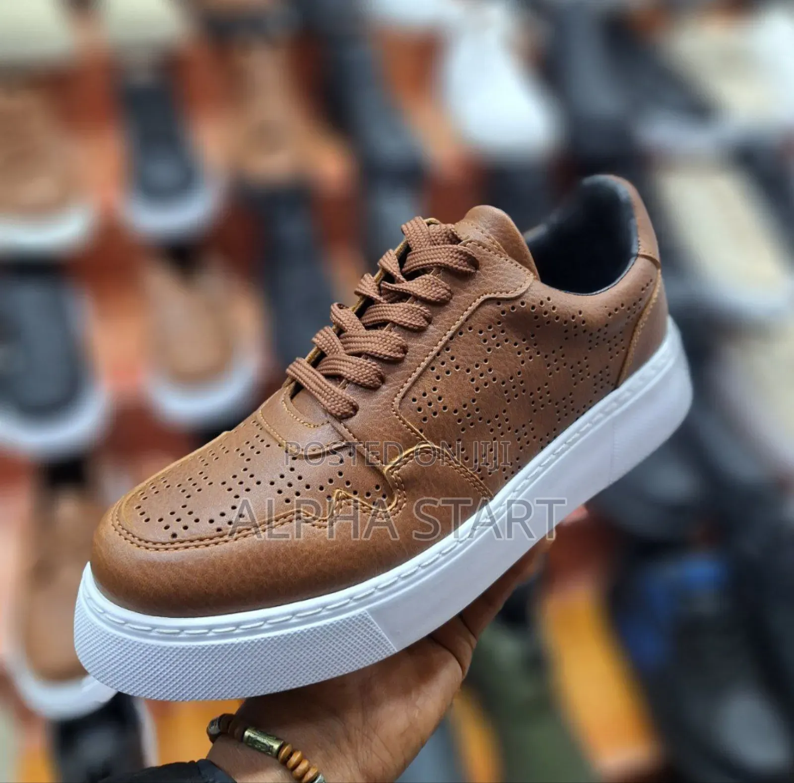  Chekich 
 Made in Turkey 
 Size -- 40--43 
Premium Quality