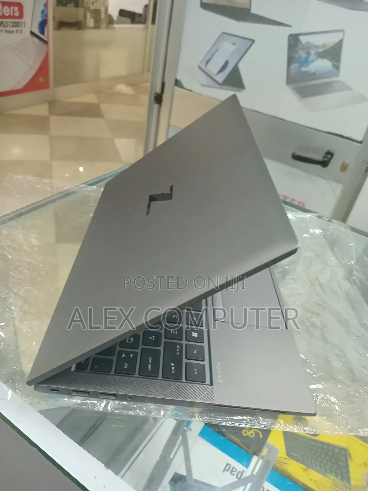 New Laptop HP ZBook Firefly G8 16GB Intel Core I7 SSD 512GB