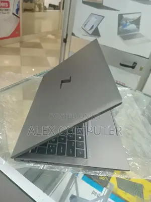 New Laptop HP ZBook Firefly G8 16GB Intel Core I7 SSD 512GB