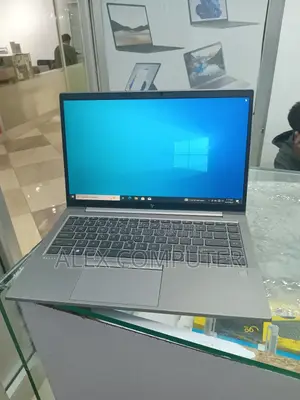 New Laptop HP ZBook Firefly G8 16GB Intel Core I7 SSD 512GB