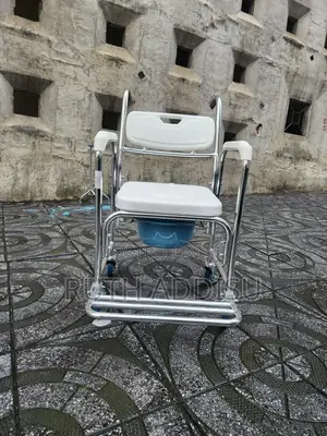 Photo - Commode Wheelchair麻雀wheelchair考量wheelchair癈了wheelchair延伸wheelchair