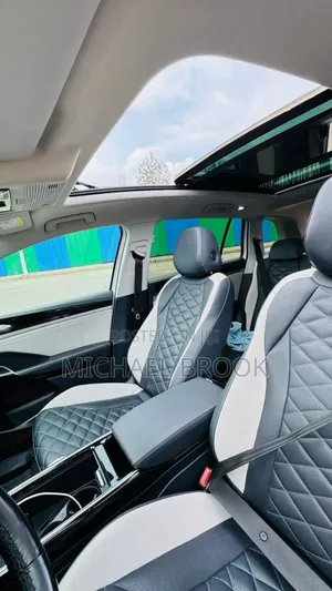 Volkswagen ID.6 2023 White