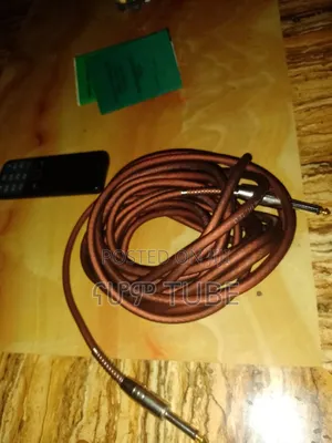 6 ስትሪንግ ያለው ክራር