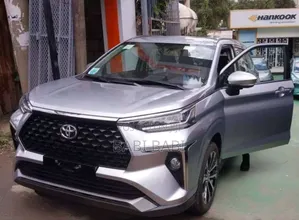 New Toyota Veloz 2025 Silver