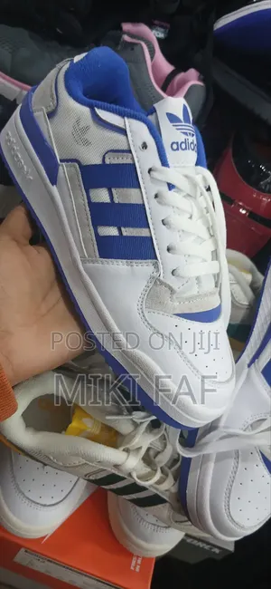 Photo - Women Adidas Shoe( የሴቶች