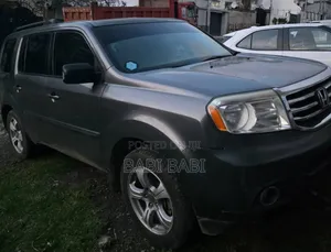 Photo - Honda Pilot 2011 Gray