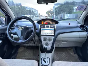 Toyota Yaris 1.0 VVT-i 2008 Gray