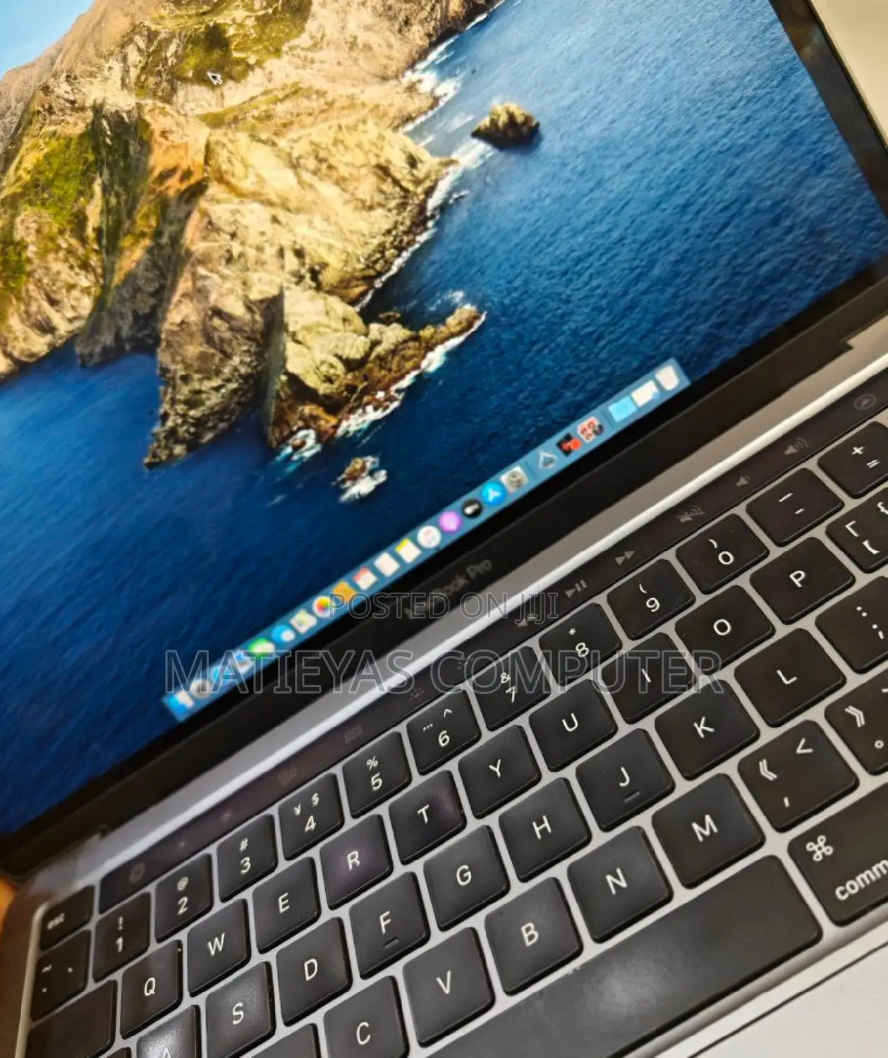 New Laptop Apple MacBook Pro 2020 M1 8GB Intel Core I5 SSD 256GB