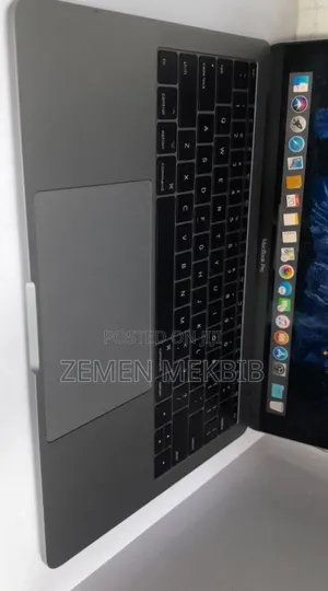 New Laptop Apple MacBook Pro 2017 8GB Intel Core I5 SSD 128GB