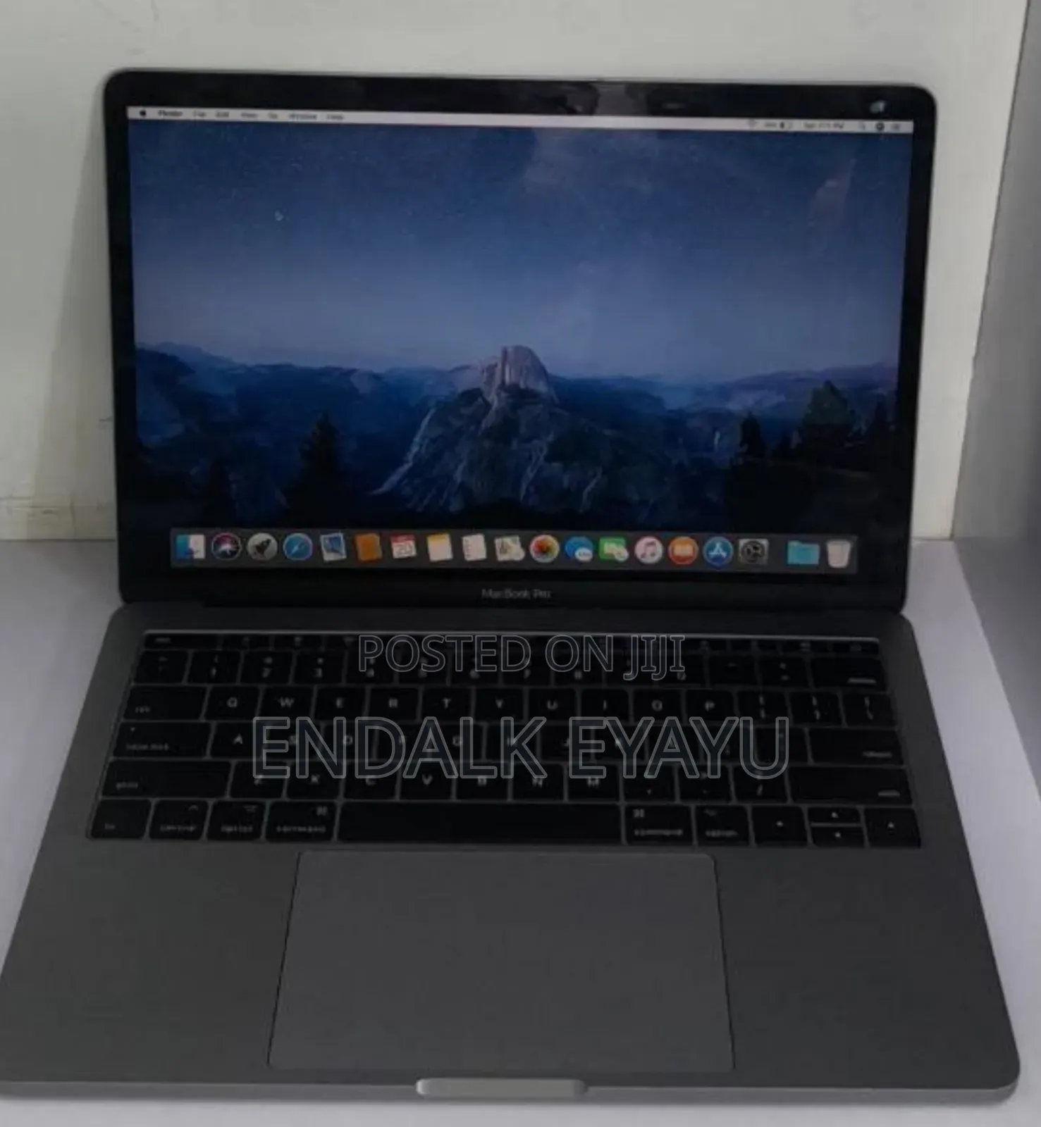 New Laptop Apple MacBook Pro 2017 8GB Intel Core I5 SSD 128GB