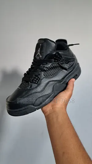 Photo - Air Jordan 4