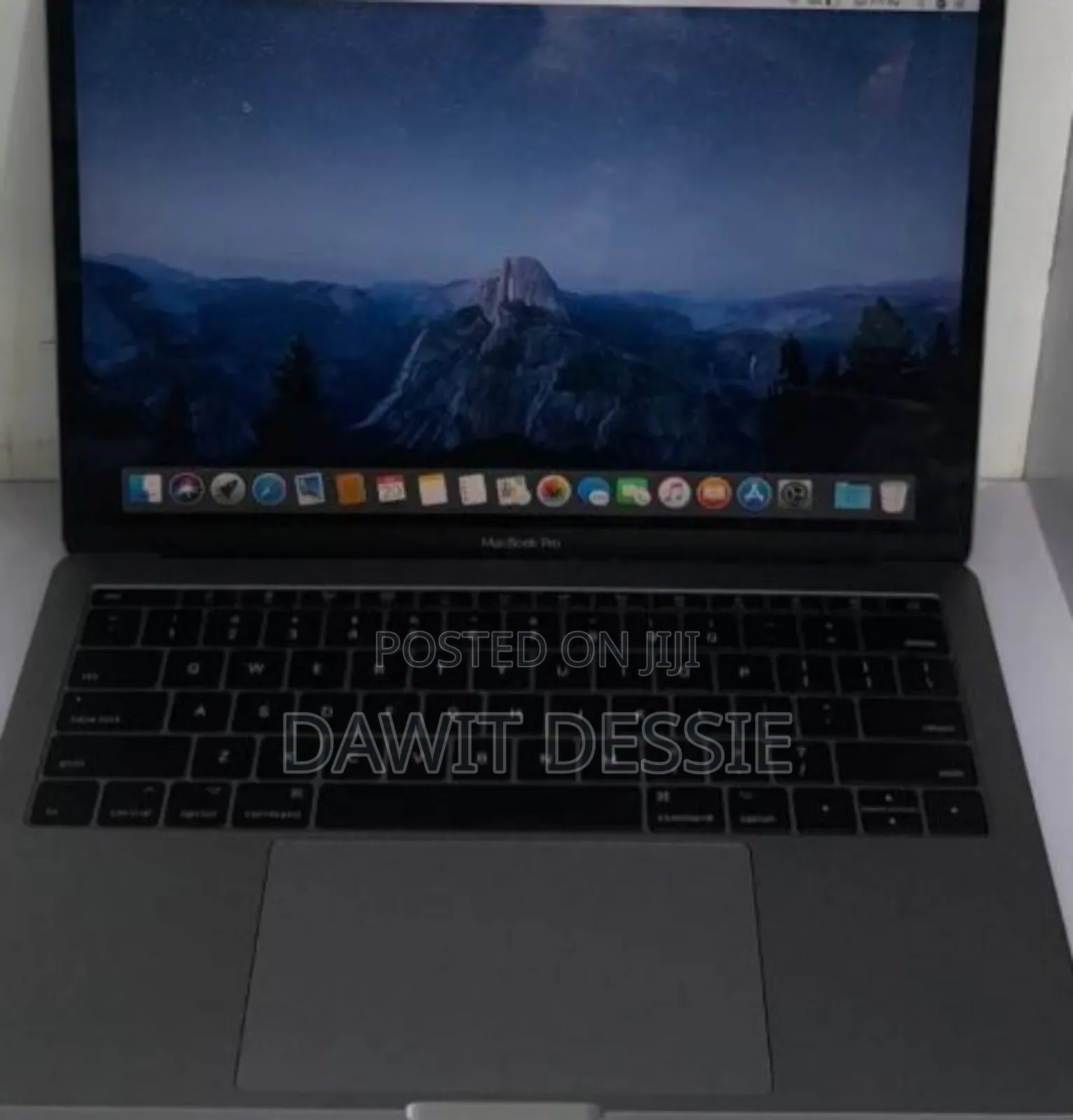 New Laptop Apple MacBook Pro 2017 8GB Intel Core I5 SSD 1T