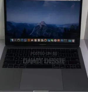 New Laptop Apple MacBook Pro 2017 8GB Intel Core I5 SSD 1T