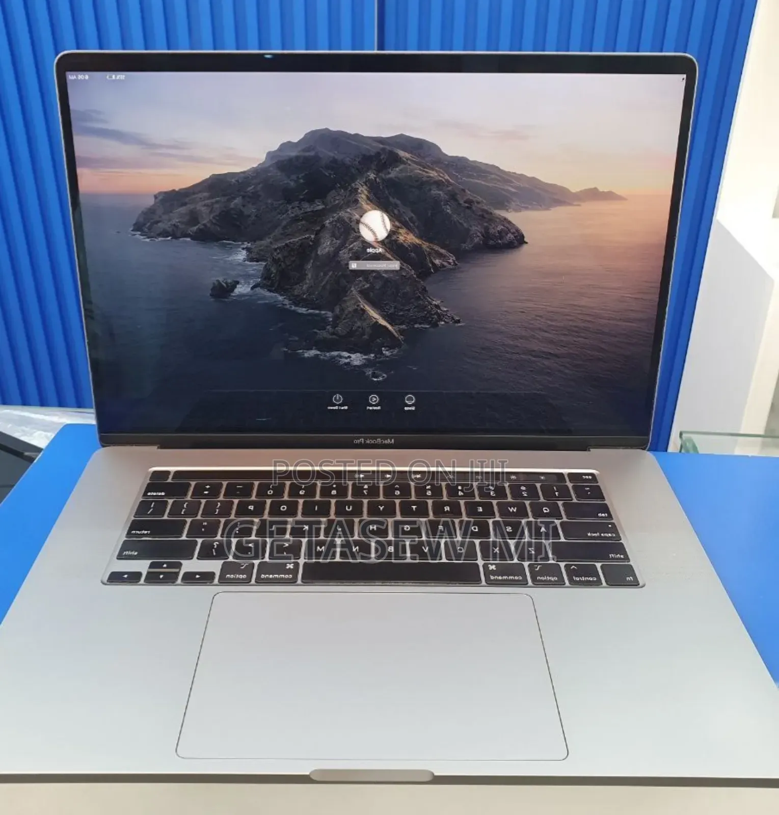 New Laptop Apple MacBook Pro 2019 32GB Intel Core I9 SSD 512GB