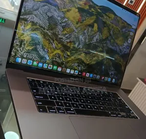 New Laptop Apple MacBook Pro 2019 16GB Intel Core I7 SSD 512GB