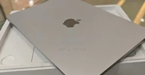 New Laptop Apple MacBook Air 2022 M2 8GB Intel Core I7 SSD 256GB