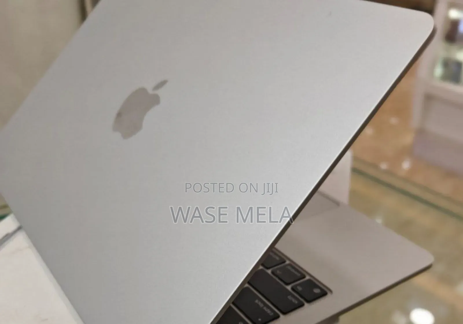 New Laptop Apple MacBook Air 2022 M2 8GB Intel Core I7 SSD 256GB