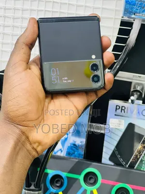 Photo - Samsung Galaxy Z Flip4 128 GB
