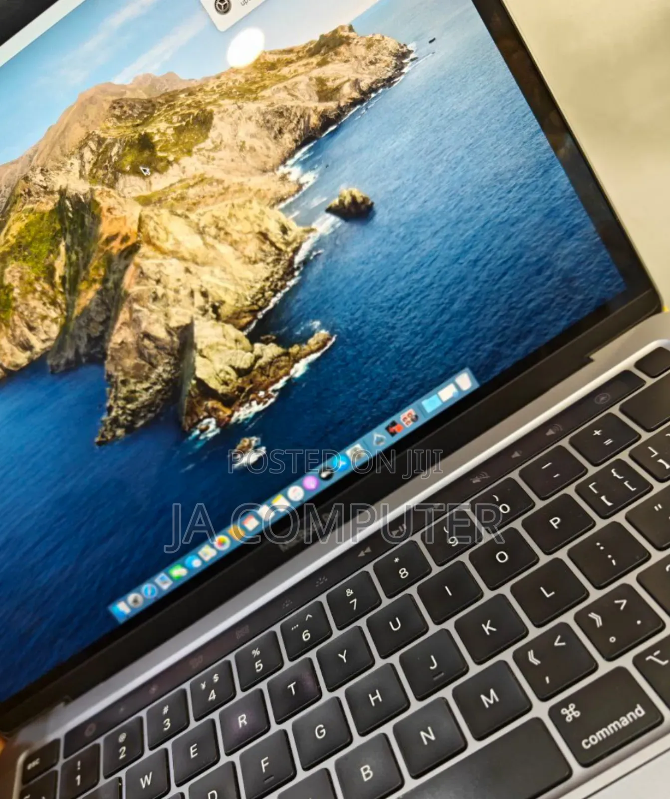 New Laptop Apple MacBook Pro 2020 8GB Intel Core I5 SSD 256GB