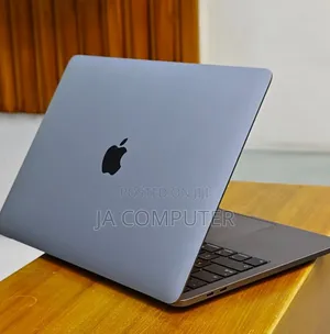 New Laptop Apple MacBook Pro 2020 8GB Intel Core I5 SSD 256GB