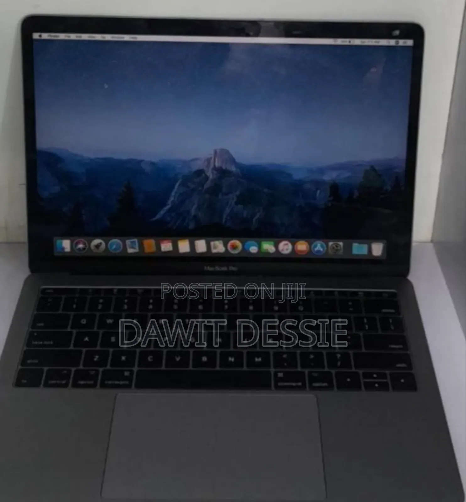 New Laptop Apple MacBook Pro 2017 8GB Intel Core I5 SSD 128GB
