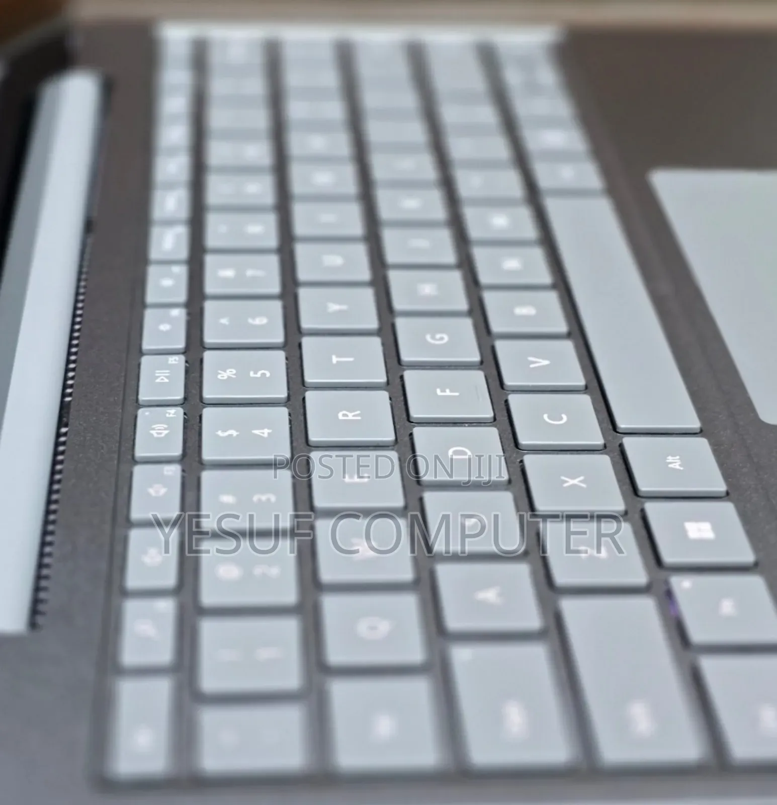 New Laptop Microsoft Surface 8GB Intel Core I5 SSD 256GB