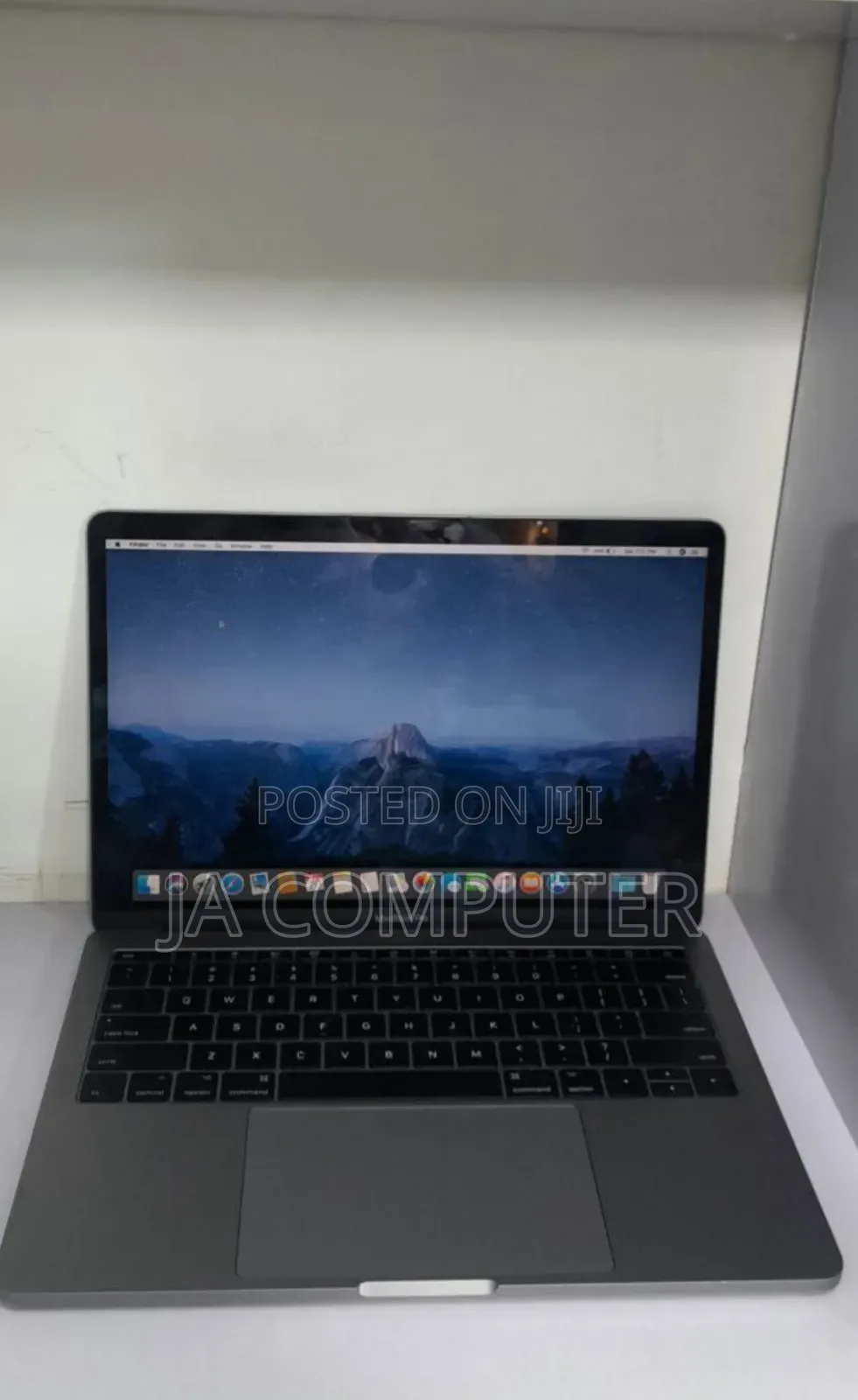 New Laptop Apple MacBook Pro 2017 8GB Intel Core I5 SSD 128GB