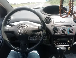 Toyota Vitz 2002 Burgundy