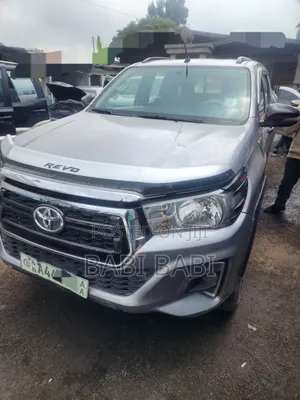 Photo - Toyota Hilux 2017 Silver