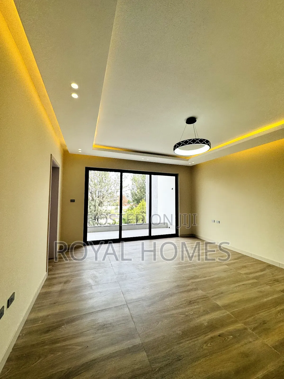 Furnished 8bdrm House in Bole for sale