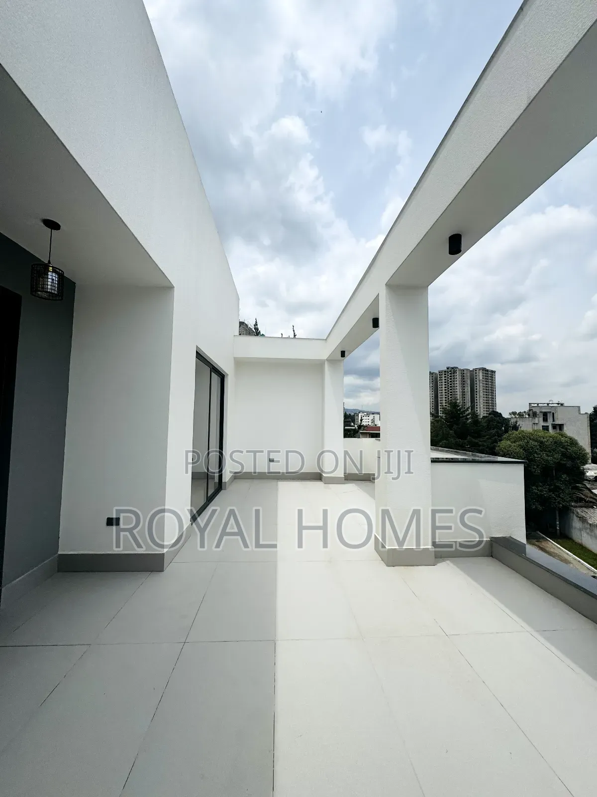 Furnished 8bdrm House in Bole for sale