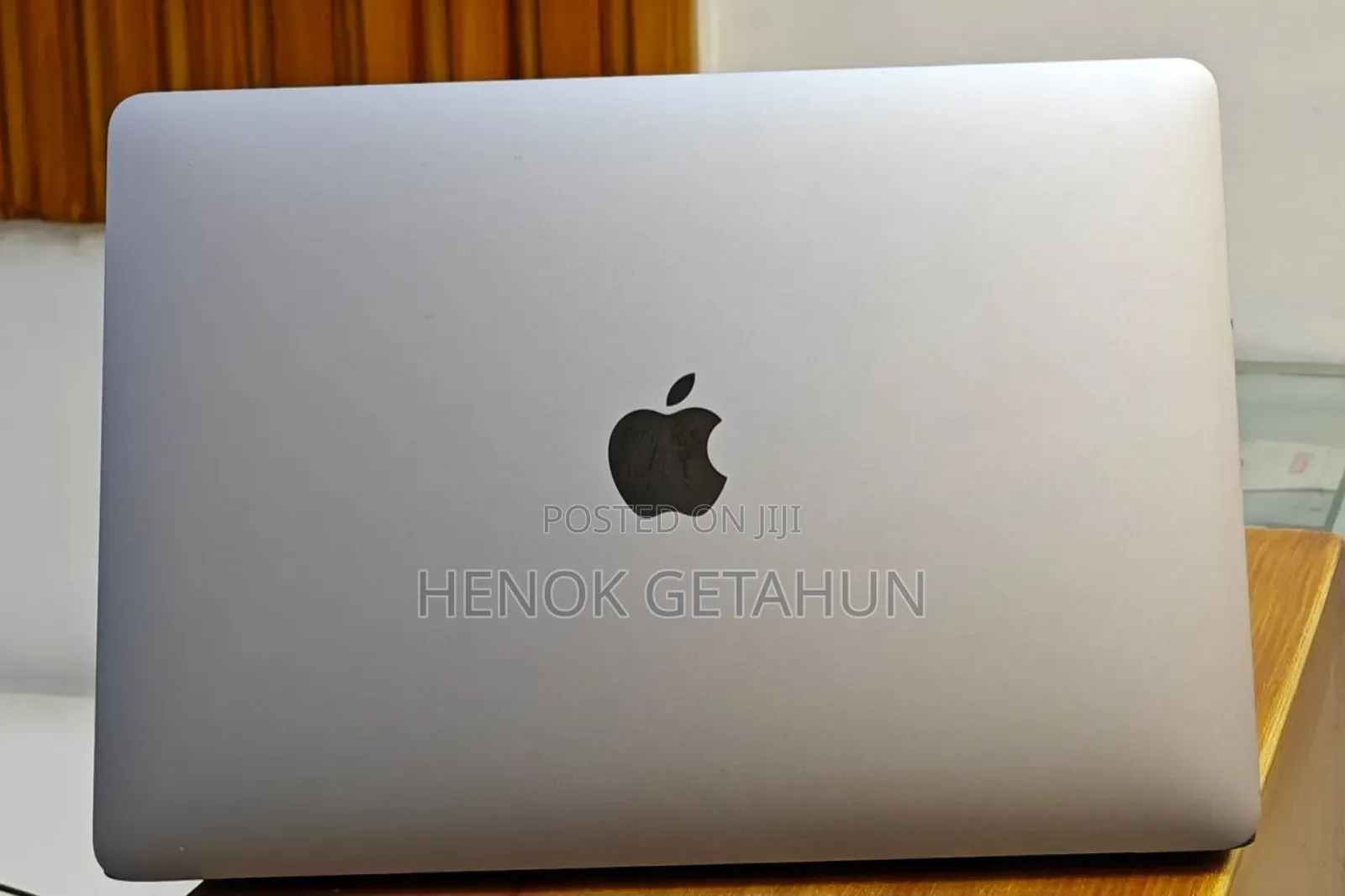 New Laptop Apple MacBook Pro 2020 8GB Intel Core I5 SSD 256GB