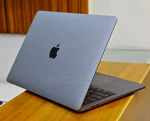 New Laptop Apple MacBook Pro 2020 8GB Intel Core I5 SSD 256GB