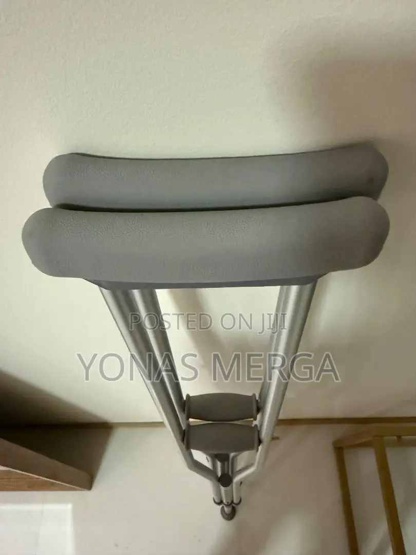 Axillary Crutches臨√Crutches\\Confidence While Using the Stick