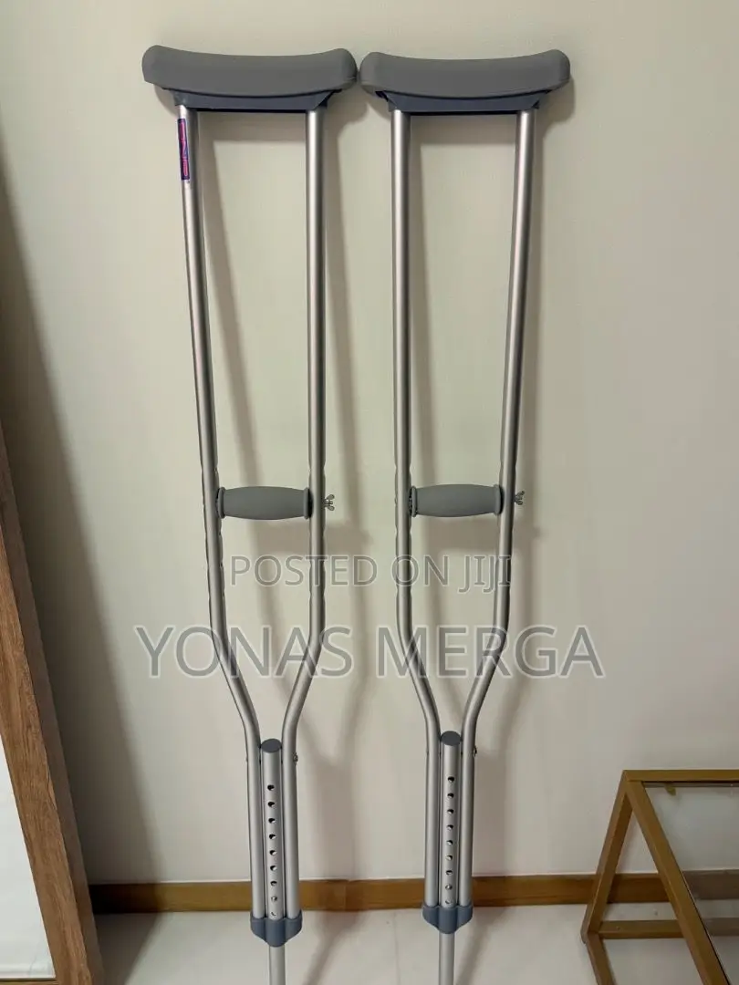 Axillary Crutches臨√Crutches\\Confidence While Using the Stick