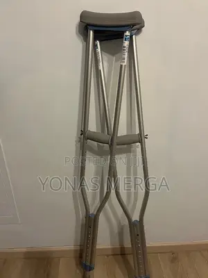 Photo - Crutches That Effortlessly Adjust与፻crutches∂√Walking Sticks畍፲crutches