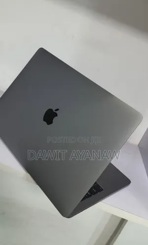 New Laptop Apple MacBook Pro 2017 8GB Intel Core I5 SSD 128GB