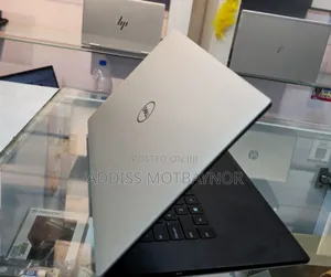 Photo - New Laptop Dell Precision 7740 16GB Intel Core i7 SSD 1T