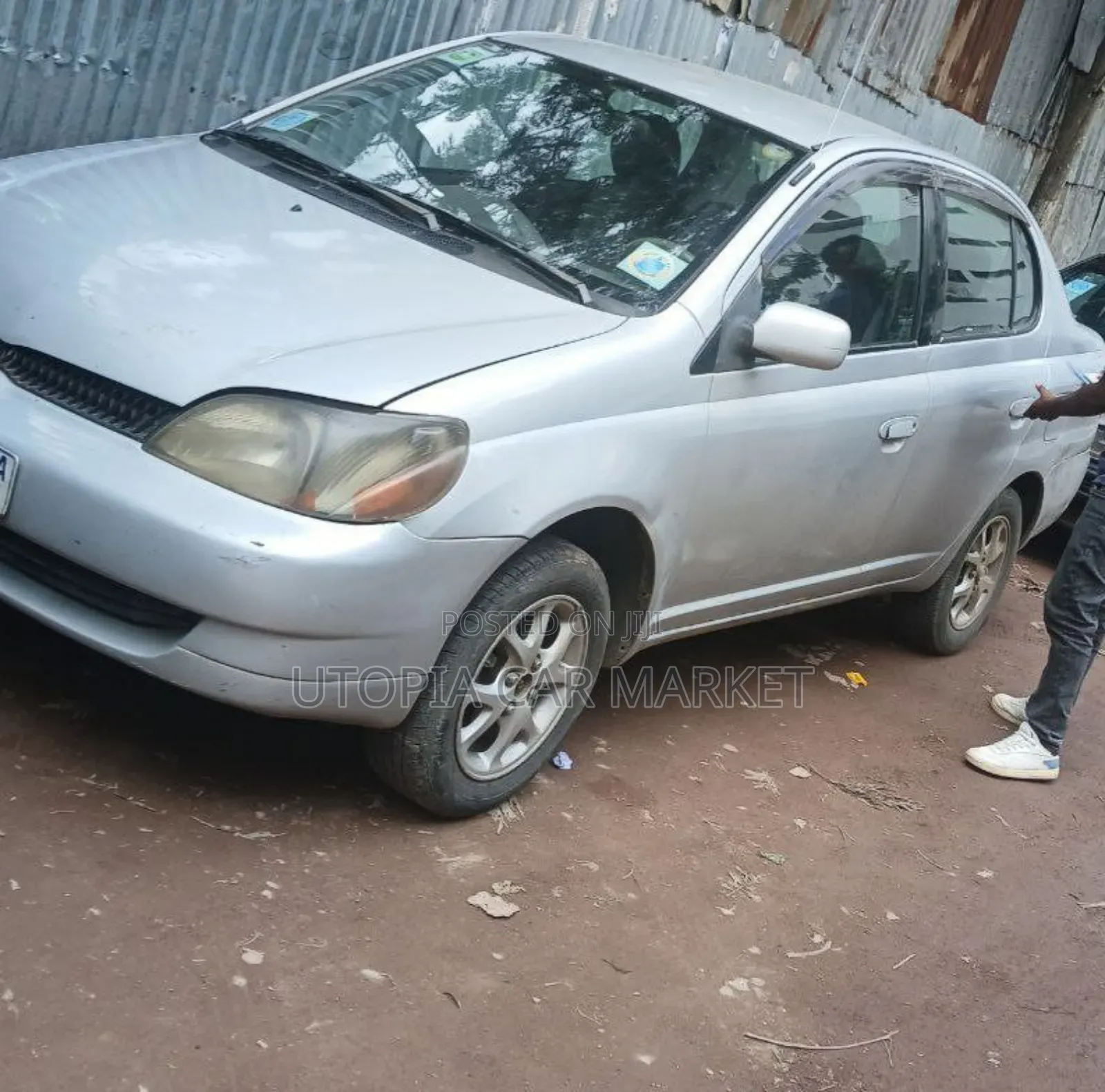 Toyota Platz 2000 Silver