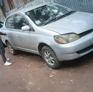 Toyota Platz 2000 Silver