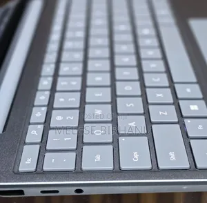 New Laptop Microsoft Surface 8GB Intel Core I5 SSD 256GB