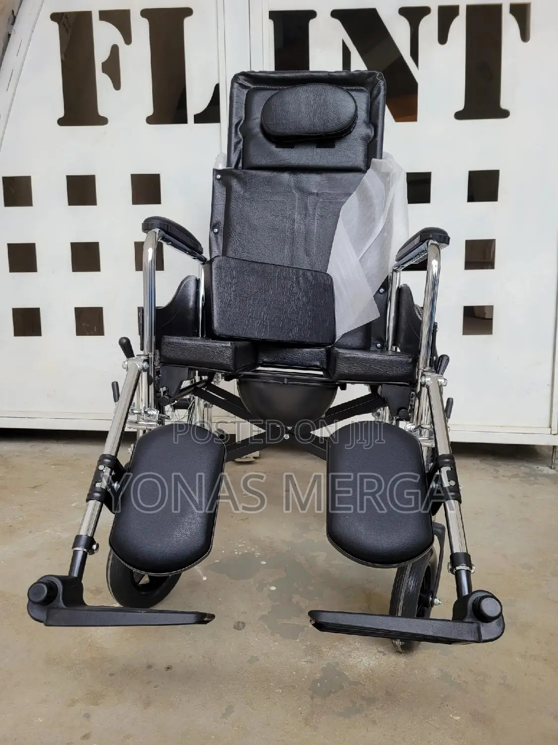 Commode Wheelchair With U-Cut Seat蚝፯wheelchair类፸wheelchair≥"Wheelchair