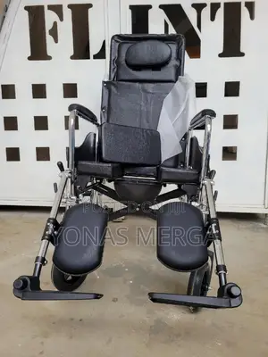 Commode Wheelchair With U-Cut Seat蚝፯wheelchair类፸wheelchair≥"Wheelchair