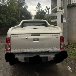Toyota Hilux 2015 Gray