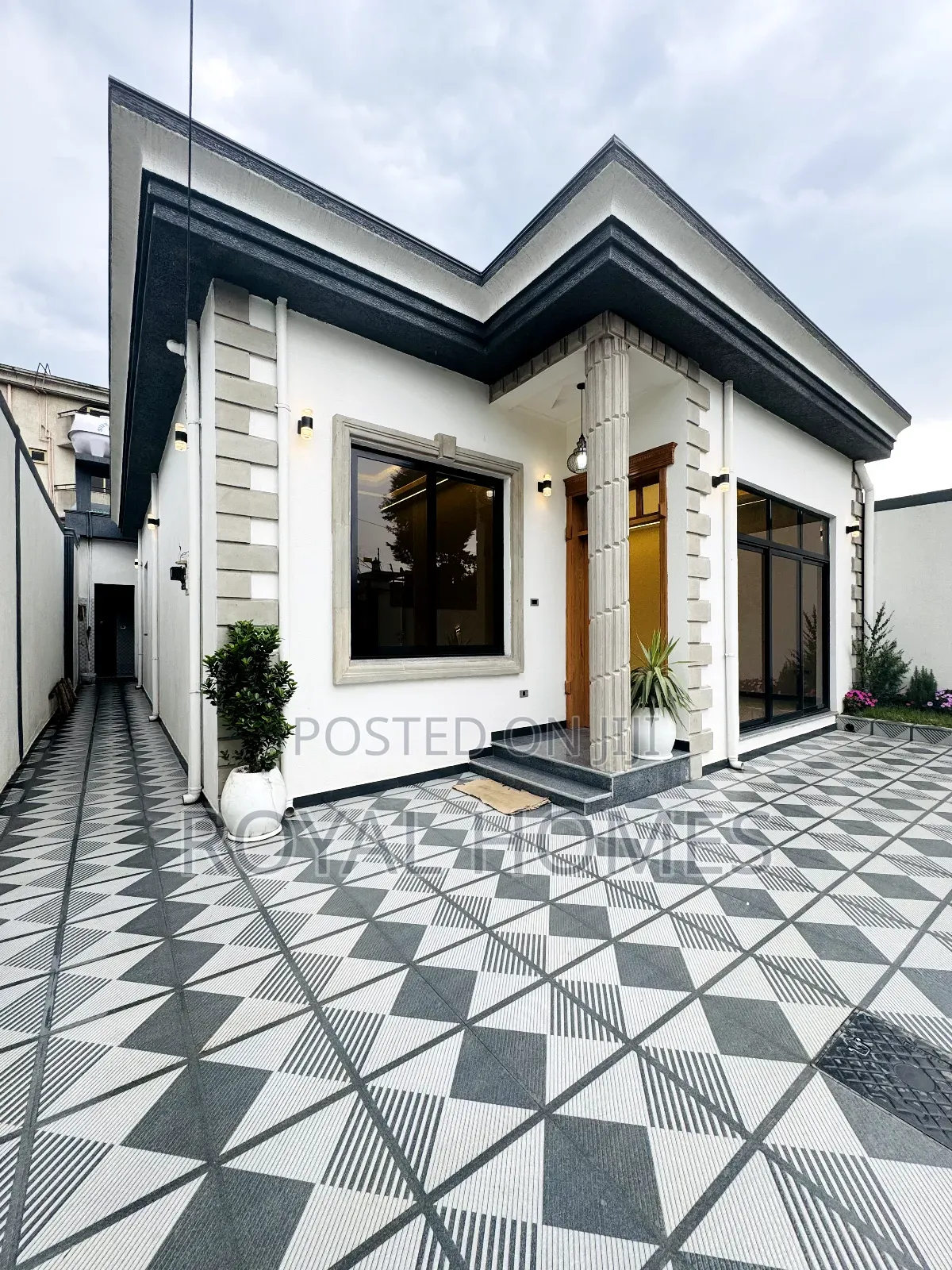 Furnished 5bdrm Villa in Bole for sale