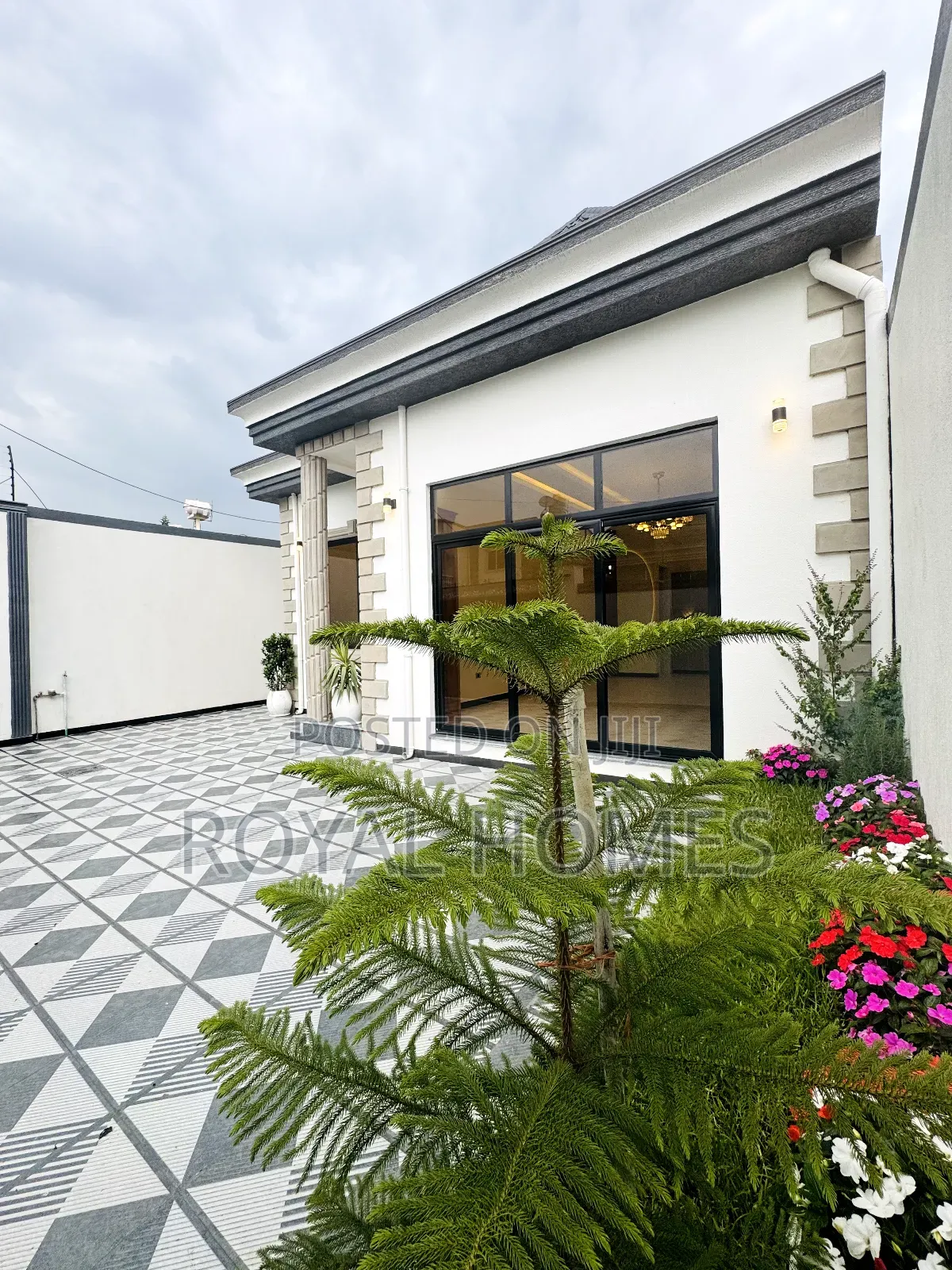 Furnished 5bdrm Villa in Bole for sale